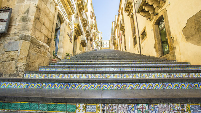 Risultati immagini per CALTAGIRONE CERAMICA IMMAGINE?